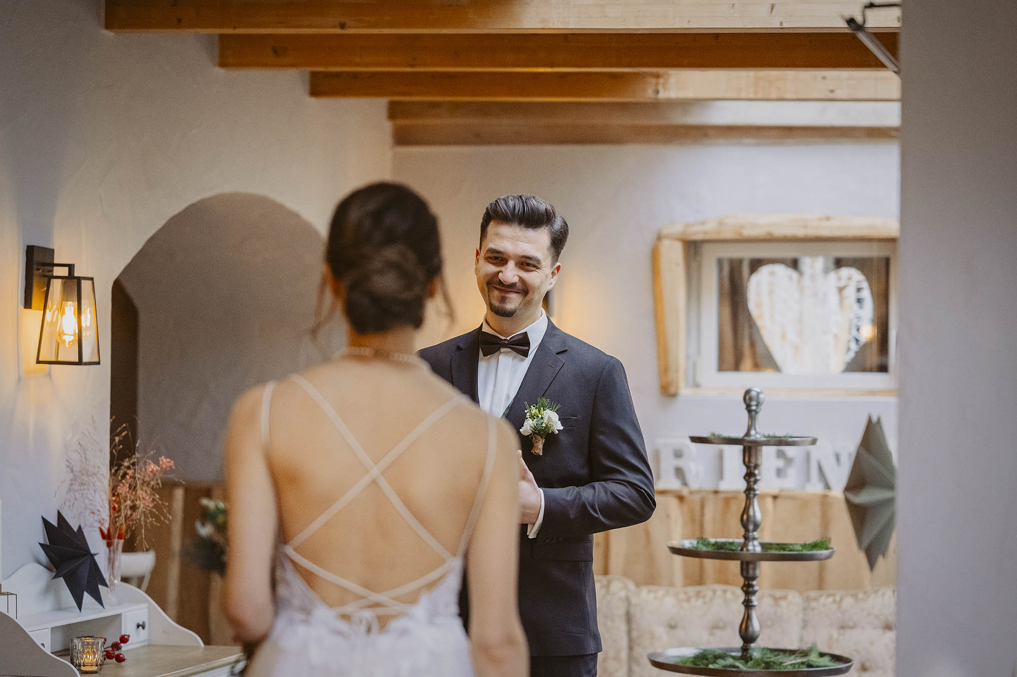 hochzeit heiraten hochzeitslocation marienhof fecher niedernberg brautpaar first look brautbilder vor der trauung winterhochzeit hochzeitsfotografin hessen wetterau