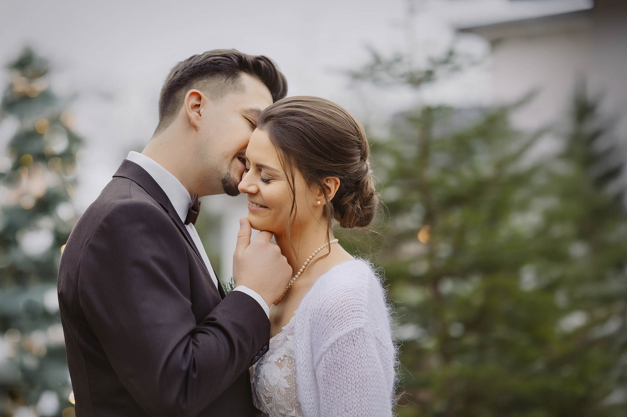 hochzeit heiraten hochzeitslocation marienhof fecher niedernberg brautpaar first look brautbilder vor der trauung winterhochzeit hochzeitsfotografin hessen wetterau