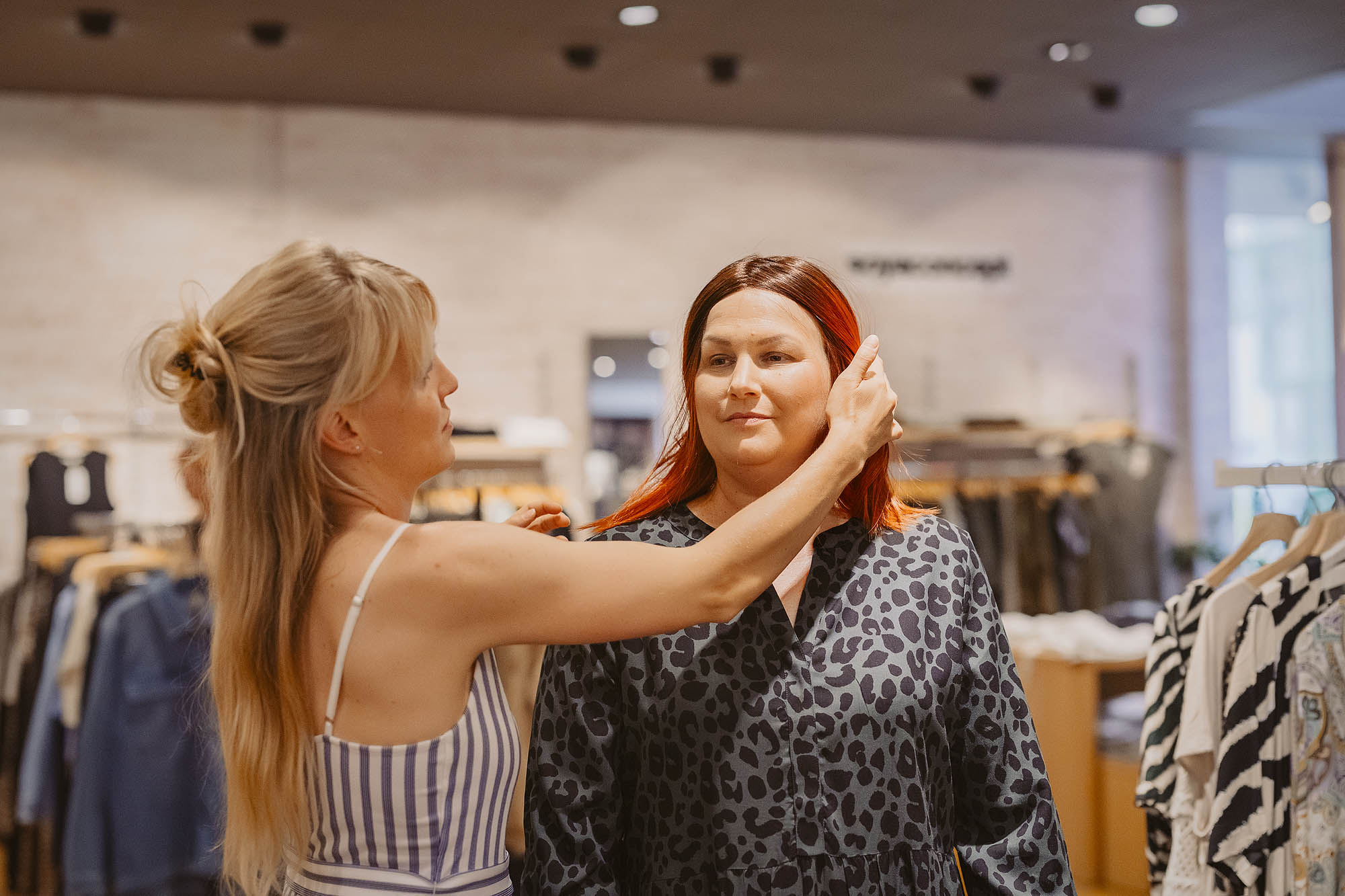 Vielhaarmony Linsengericht Belmodi Gründau Fotoshooting frauen Krebserkrankung fotografin ranstadt wetterau feier das Leben perücke