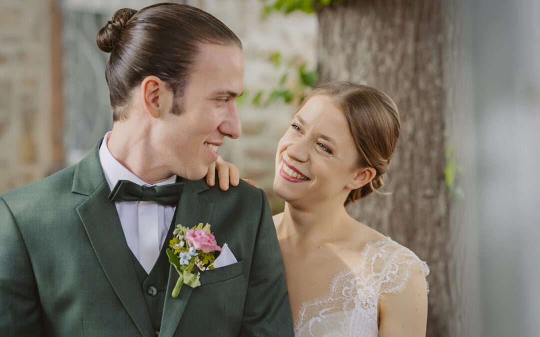 Ann-Marie & Fabian | Freie Trauung in der Hofreite am Schloss in Hochheim